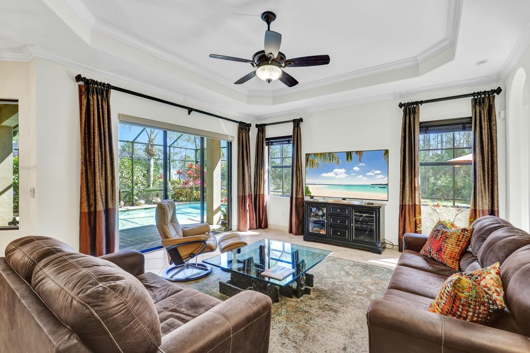 7327 Acorn Way, Naples, FL 34119