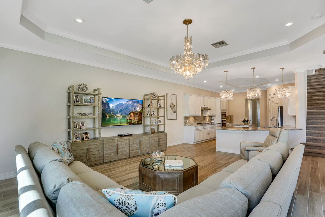 2296 Somerset Pl, Naples, FL 34120