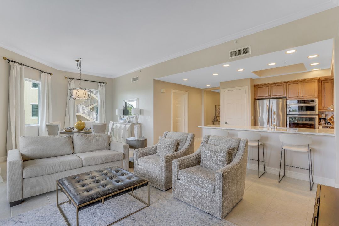 2738 Tiburon Blvd E, Naples, FL 34109