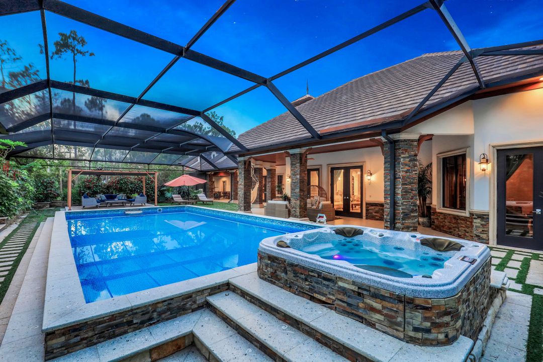 5610 Bur Oaks Ln, Naples, FL 34119