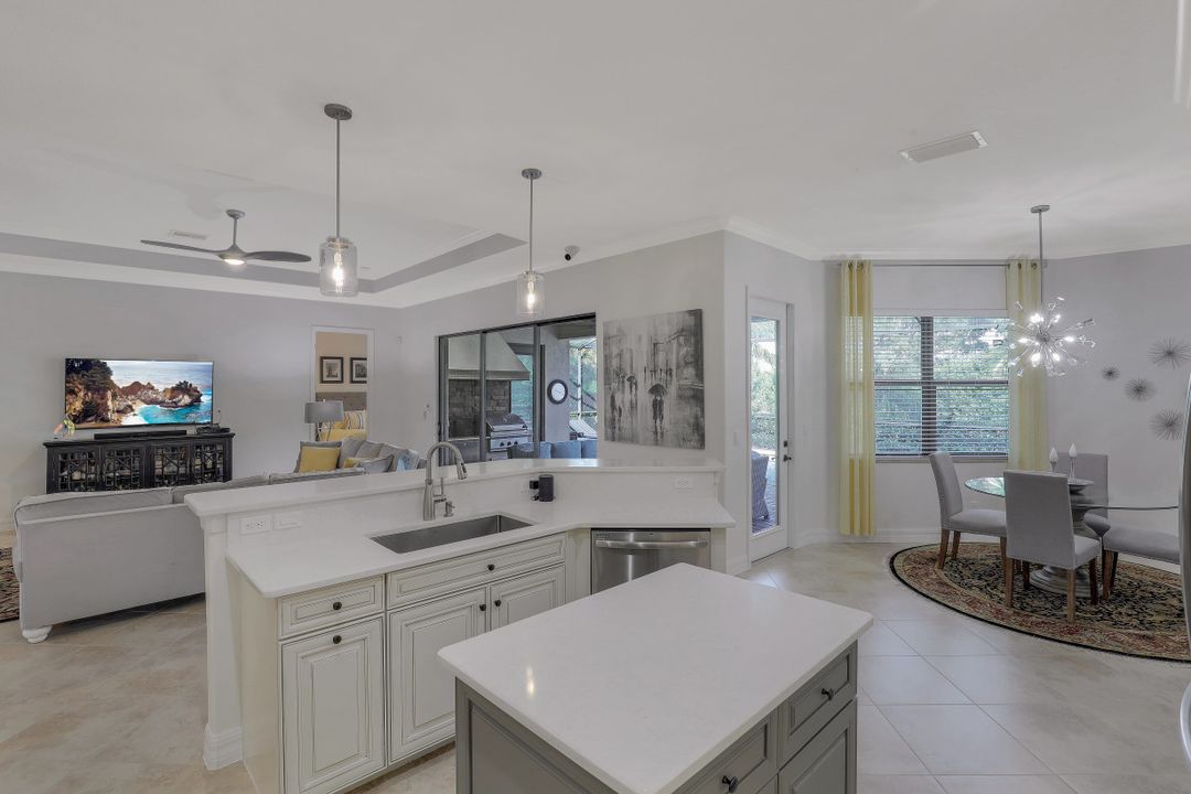 9336 Vercelli Ct, Naples, FL 34113