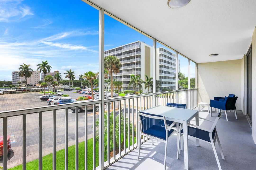 5 Bluebill Ave #210, Naples, FL 34108