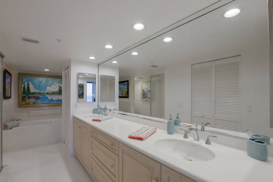 20 Seagate Dr #702, Naples, FL 34103