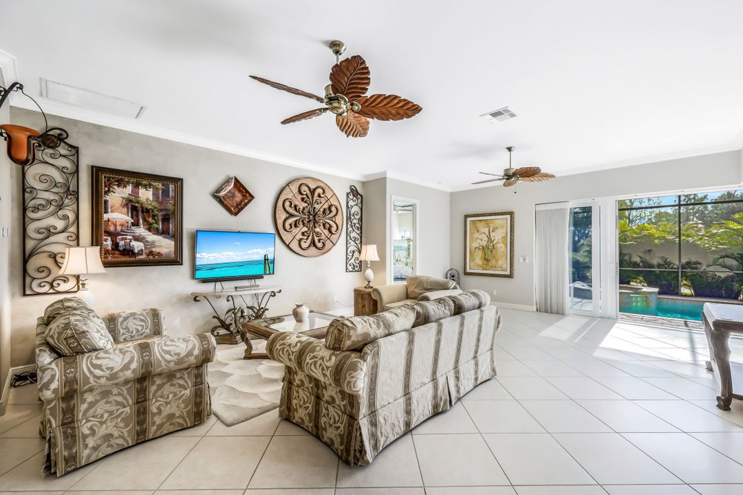 5965 Paradise Cir, Naples, FL 34110