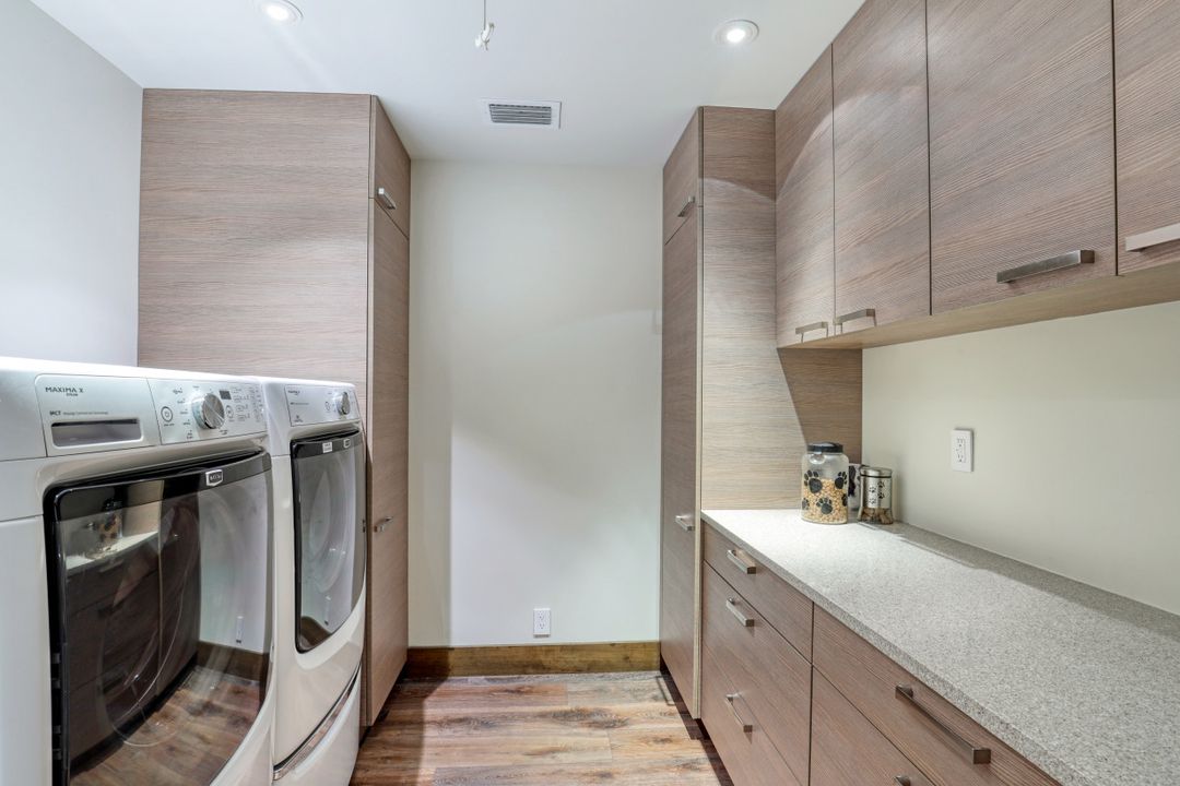 615 Carica Rd, Naples, FL 34108