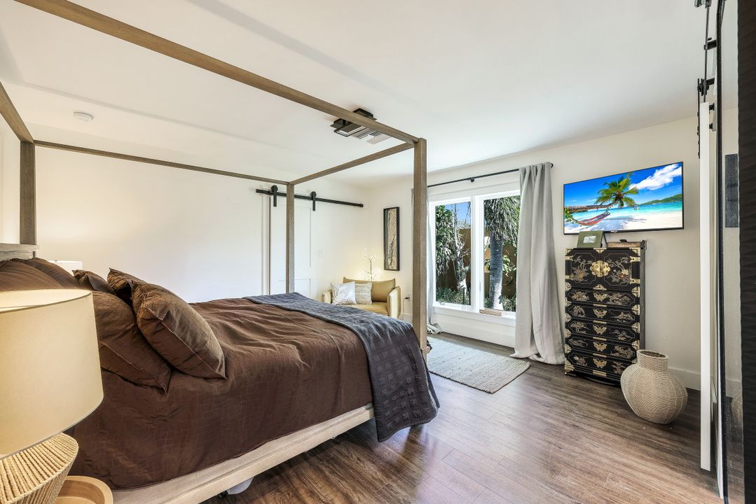 3722 10th St N, Naples, FL 34103