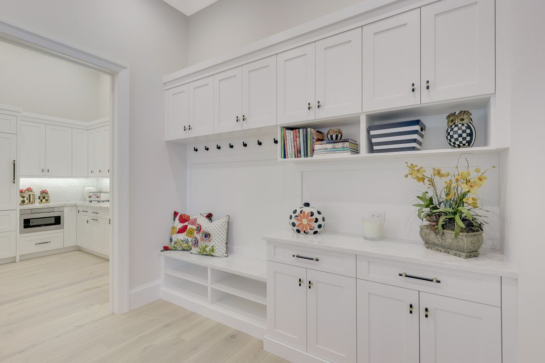 359 Warwick Way, Naples, FL 34110