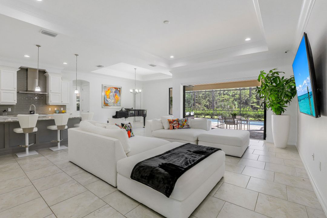 1527 Mockingbird Dr, Naples, FL 34120