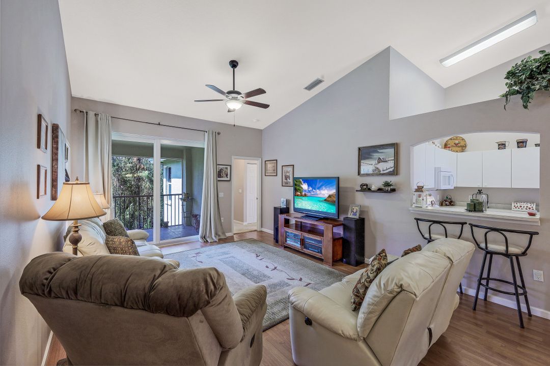 6765 Huntington Lakes Cir  #201, Naples, FL 34119