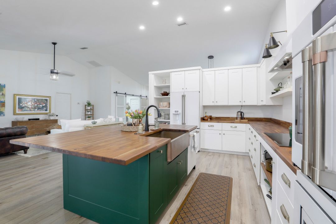 17811 Castle Harbor Dr, Fort Myers, FL 33967