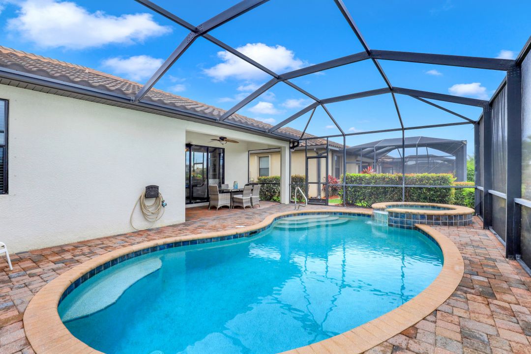 3618 Treasure Cove Cir, Naples, FL 34114