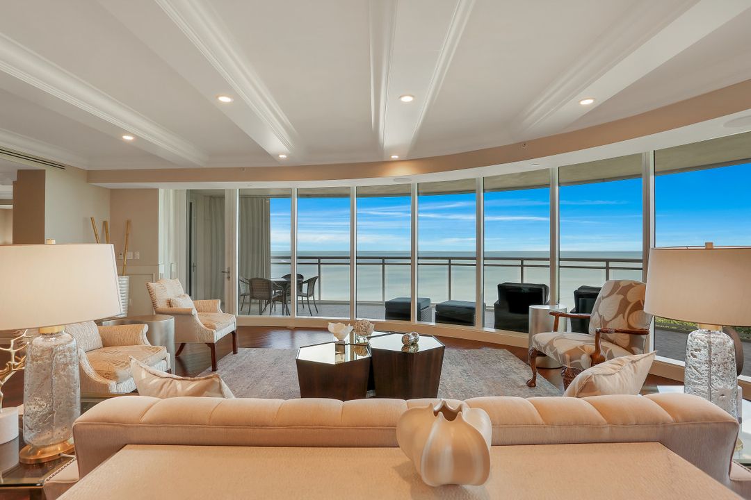 11125 Gulf Shore Dr #606, Naples, FL 34108