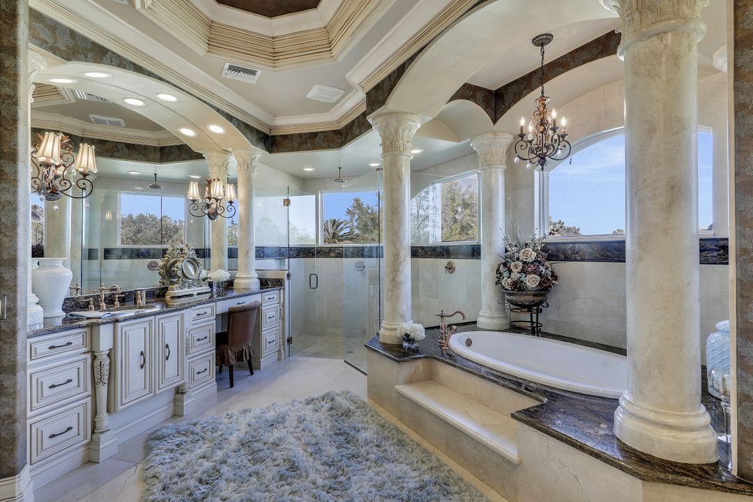 6411 Highcroft Dr, Naples, FL 34119