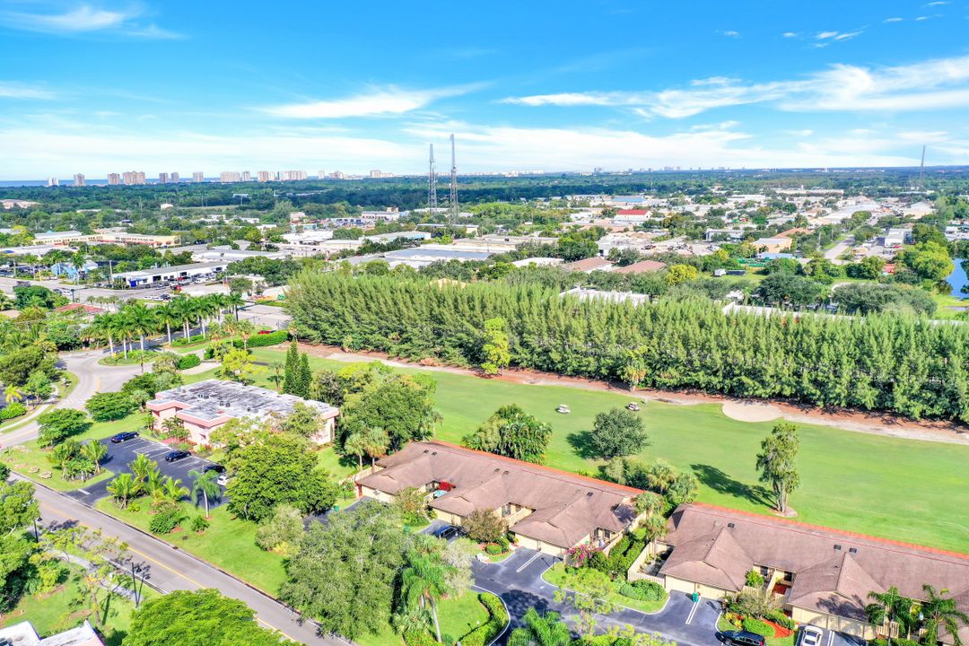 127 Forest Lakes Blvd, Naples, FL 34105