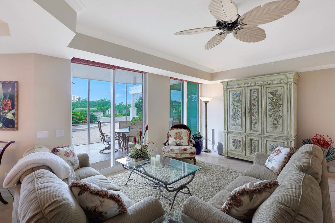 295 Grande Way #2, Naples, FL 34110