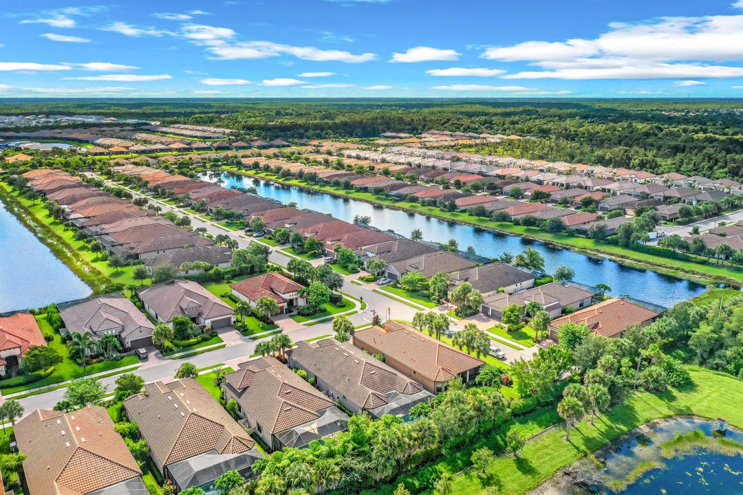 8447 Palacio Terrace W, Naples, FL 34114