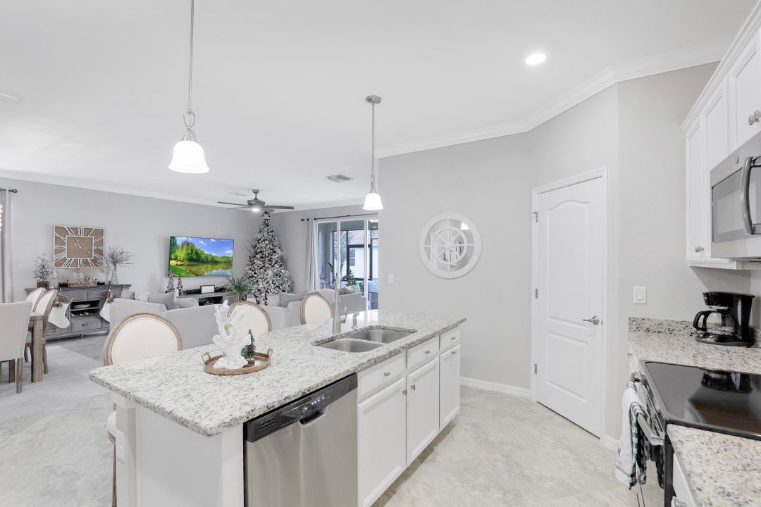 2105 Clementine St, Naples, FL 34120