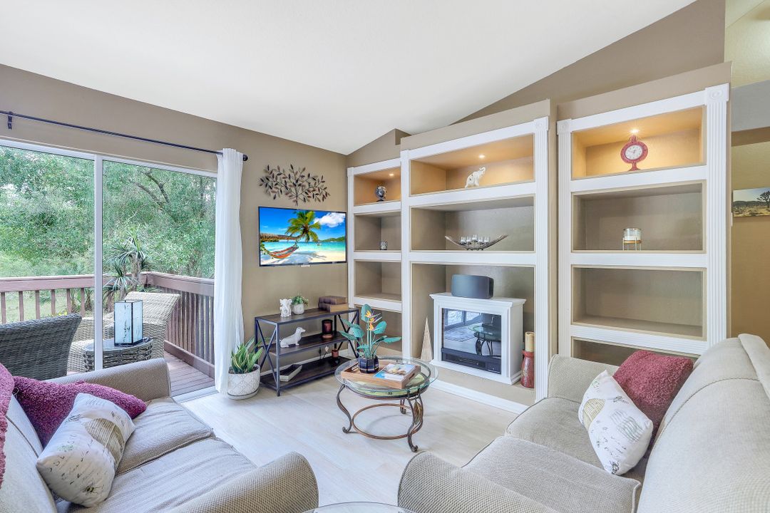 3675 10th Ave SE, Naples, FL 34117