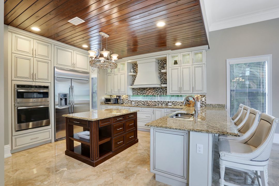 2934 Cinnamon Bay Cir, Naples, FL 34119