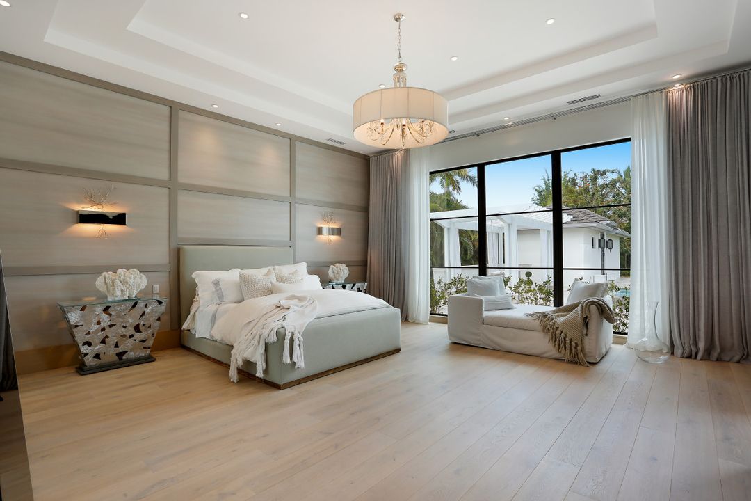 705 Myrtle Rd, Naples, FL 34108