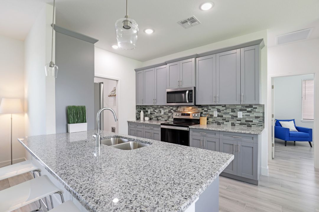 853 SW 13th St, Cape Coral, FL 33991