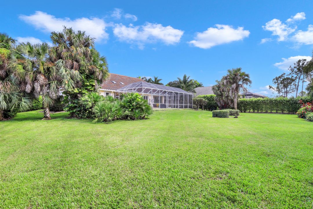 9245 The Ln, Naples, FL 34109