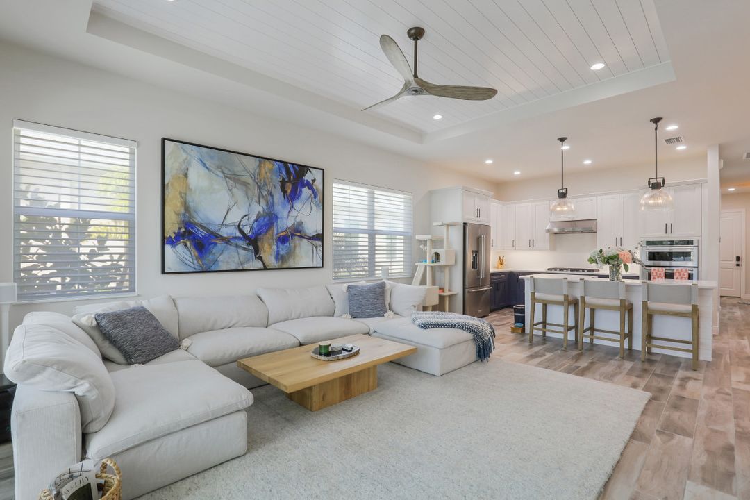 8967 St Lucia Dr, Naples, FL 34114