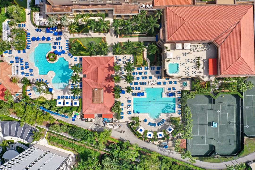 8665 Bay Colony Dr #702, Naples, FL 34108