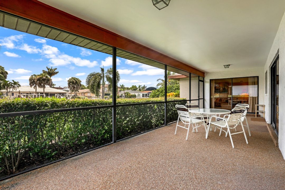 466 Tradewinds Ave, Naples, FL 34108