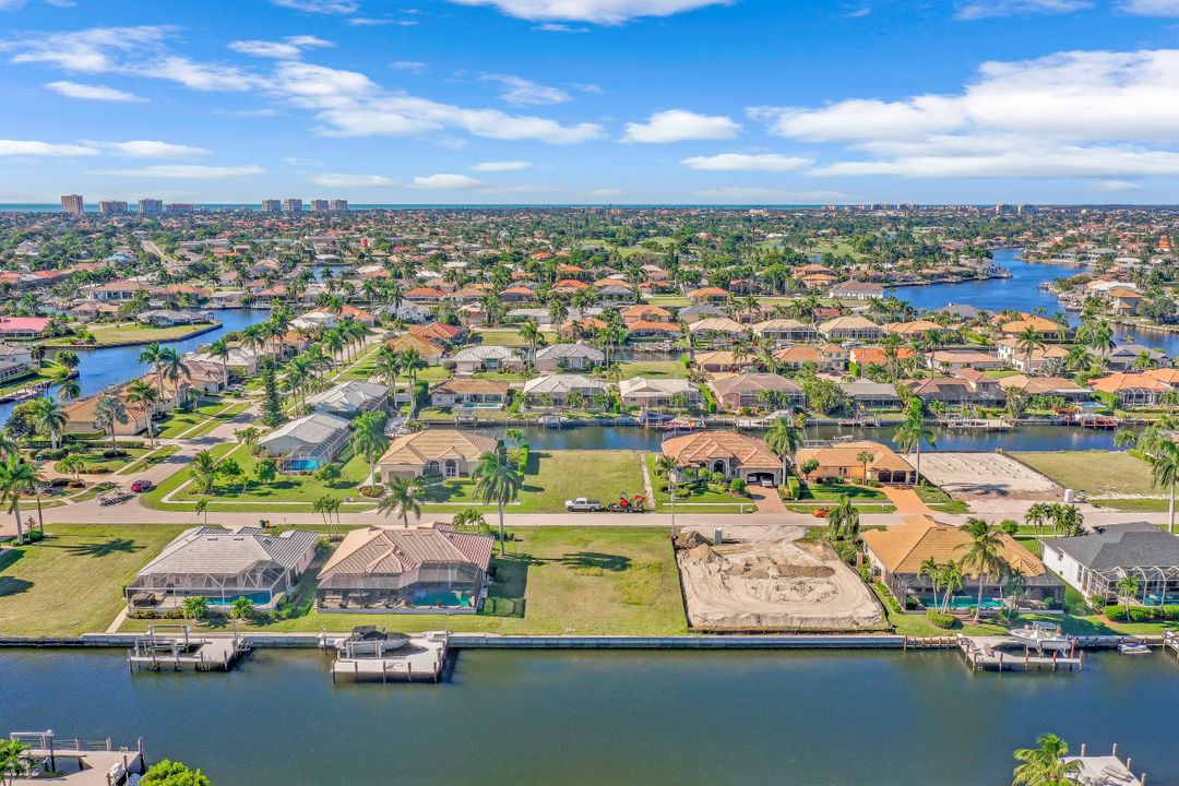 127 Gulfport Ct, Marco Island, FL 34145