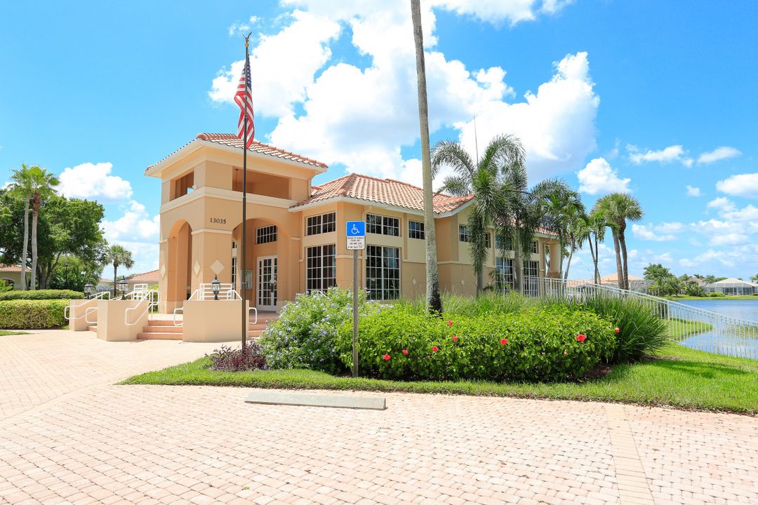 11043 Lakeland Cir, Fort Myers, FL 33913