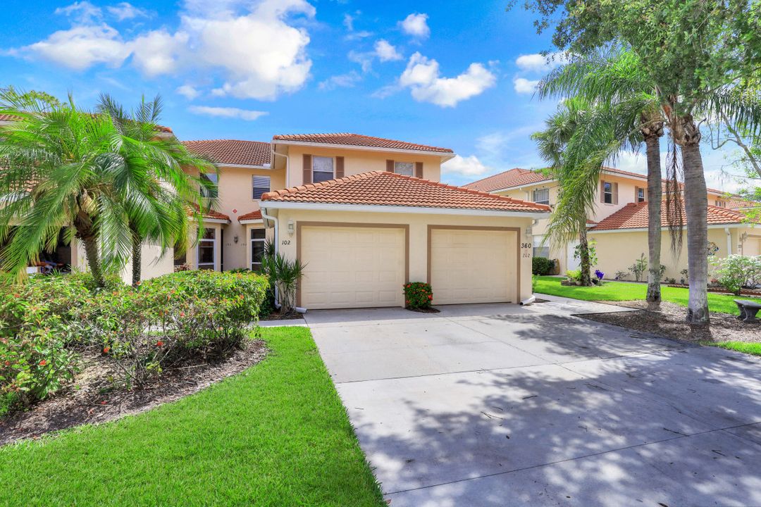 360 Robin Hood Cir #102, Naples, FL 34104