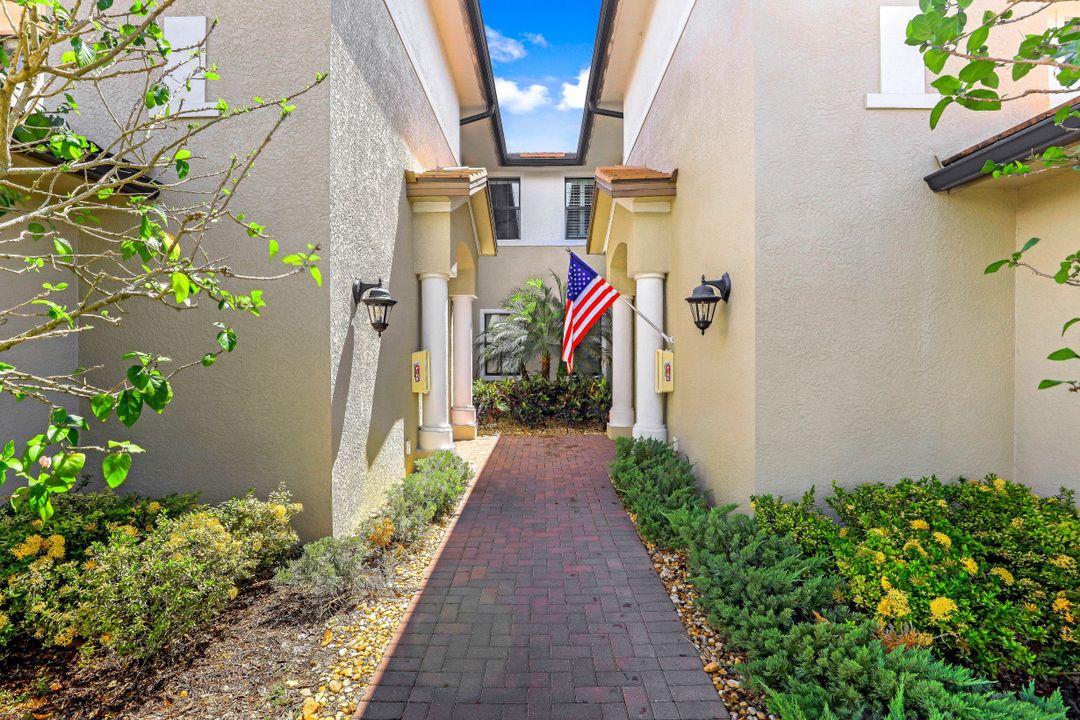 2181 Frangipani Cir  #201, Naples, FL 34120