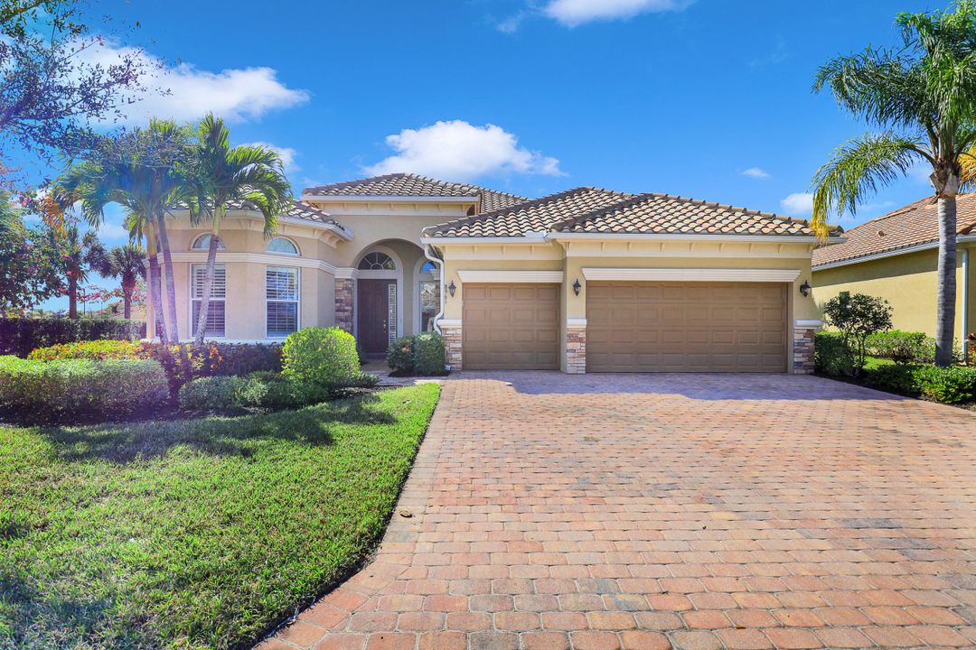 8961 Quarry Dr, Naples, FL 34120