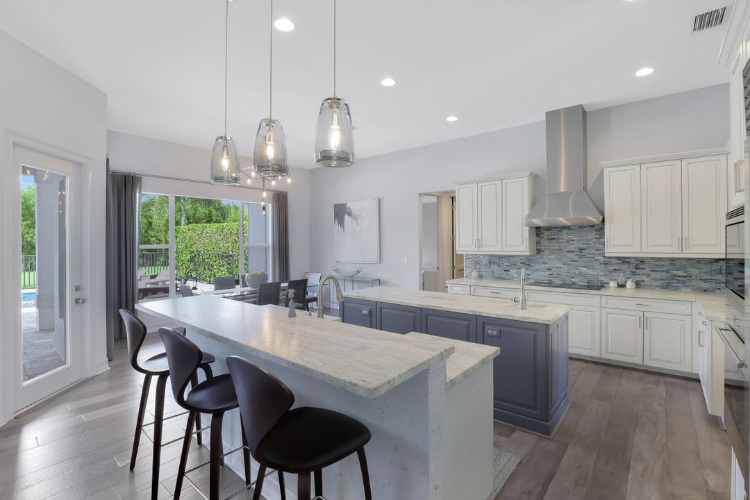 5931 Spanish Oaks Ln, Naples, FL 34119