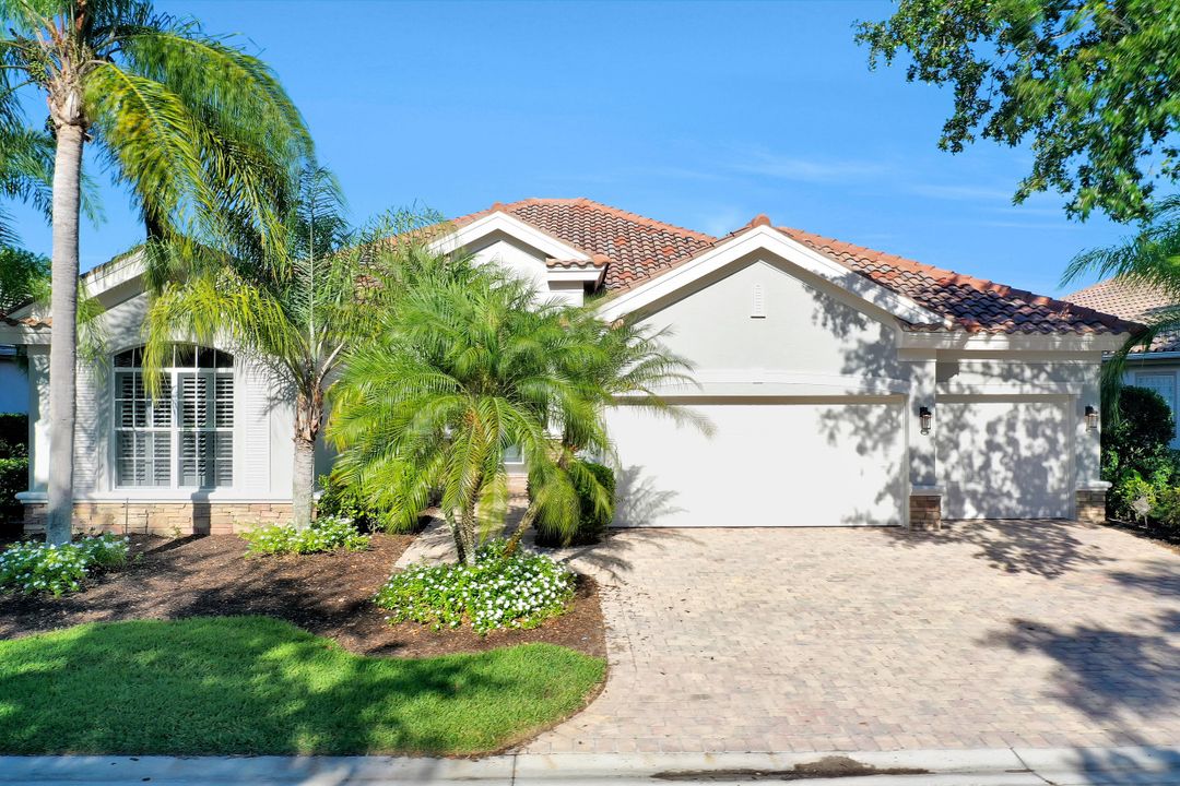 8761 Hideaway Harbor Ct, Naples, FL 34120