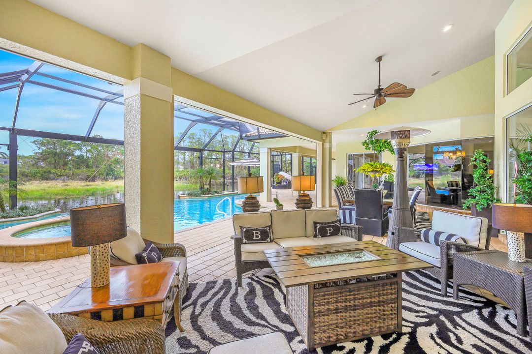 313 Chancery Cir, Naples, FL 34110