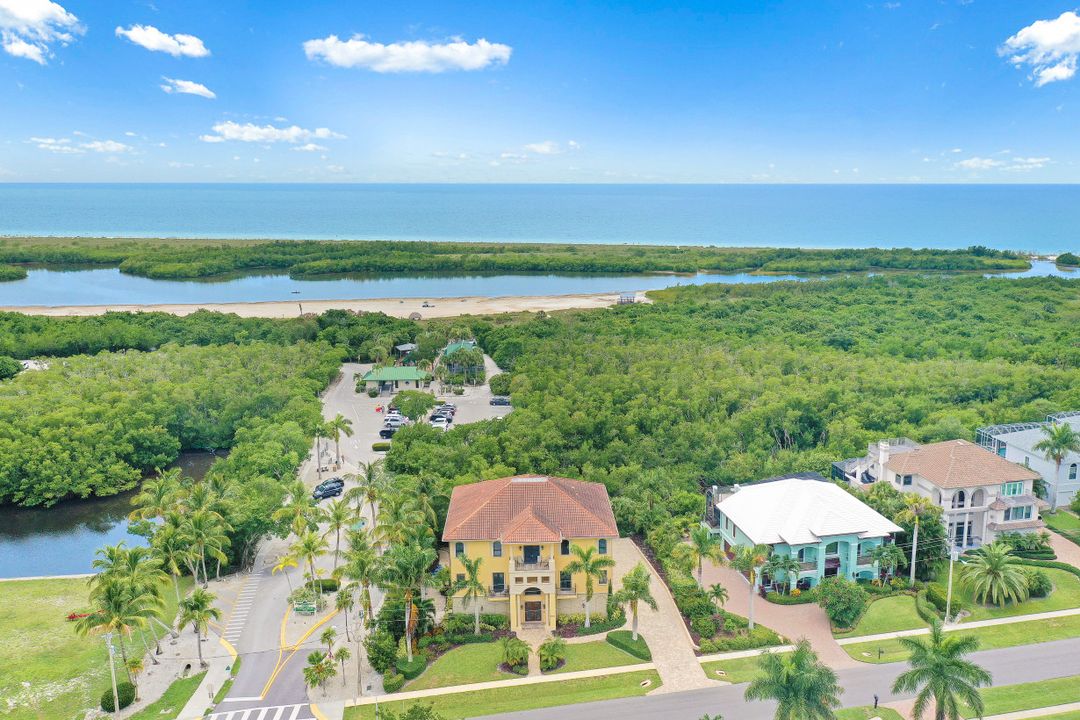 500 Spinnaker Dr, Marco Island, FL 34145