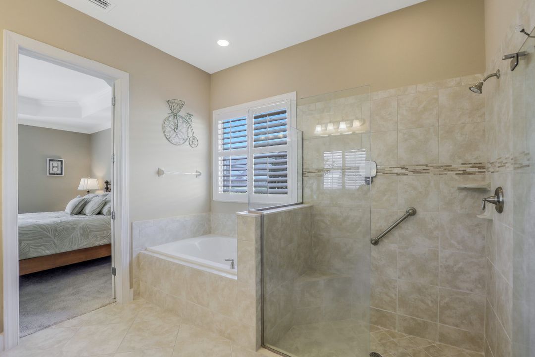 9005 Quarry Dr, Naples, FL 34120