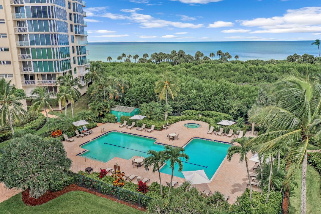 50 Seagate Dr #104, Naples, FL 34103