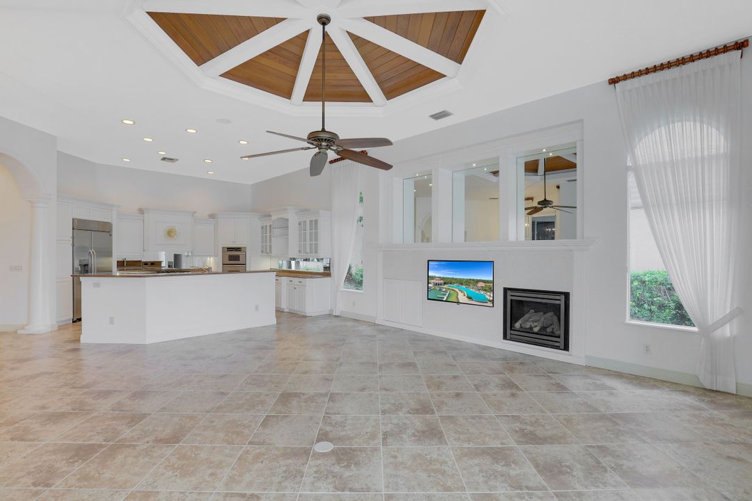 18561 Verona Lago Dr, Miromar Lakes, FL 33913