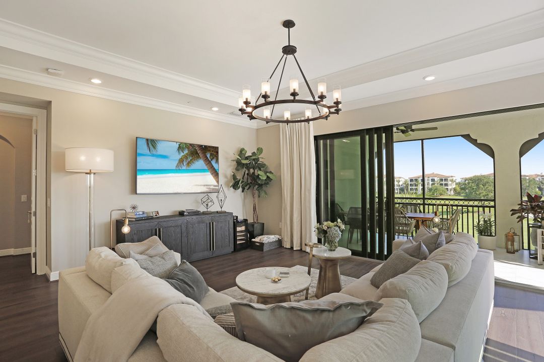 16379 Viansa Way, Naples, FL 34110