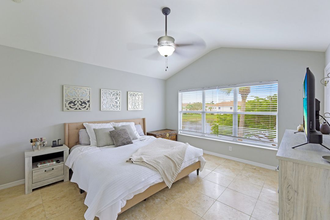 1084 Hampton Cir, Naples, FL 34105