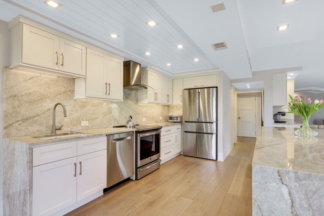 4451 Gulf Shore Blvd N #302, Naples, FL 34103