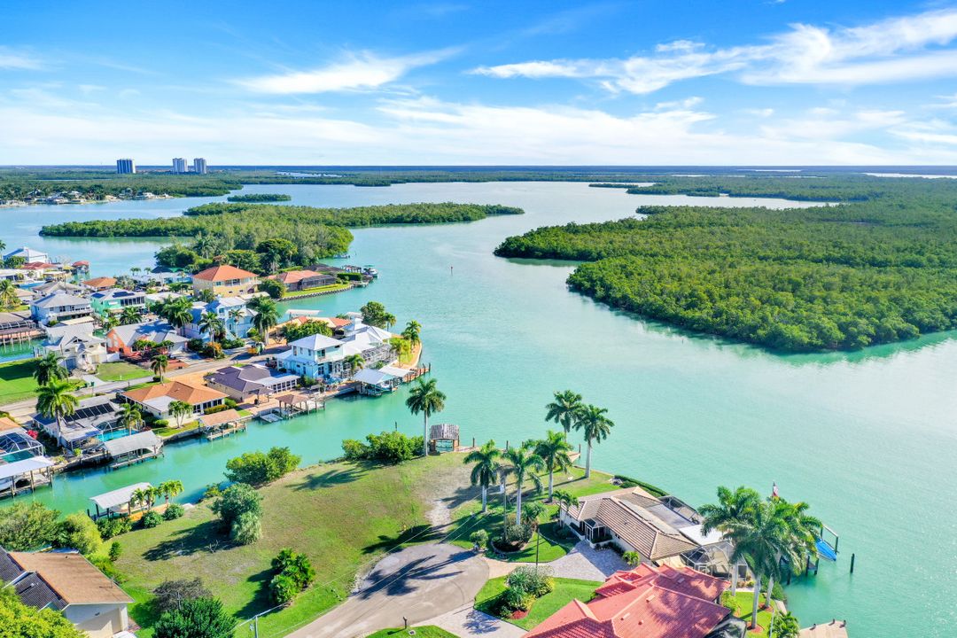 159 Tahiti St, Naples, FL 34113