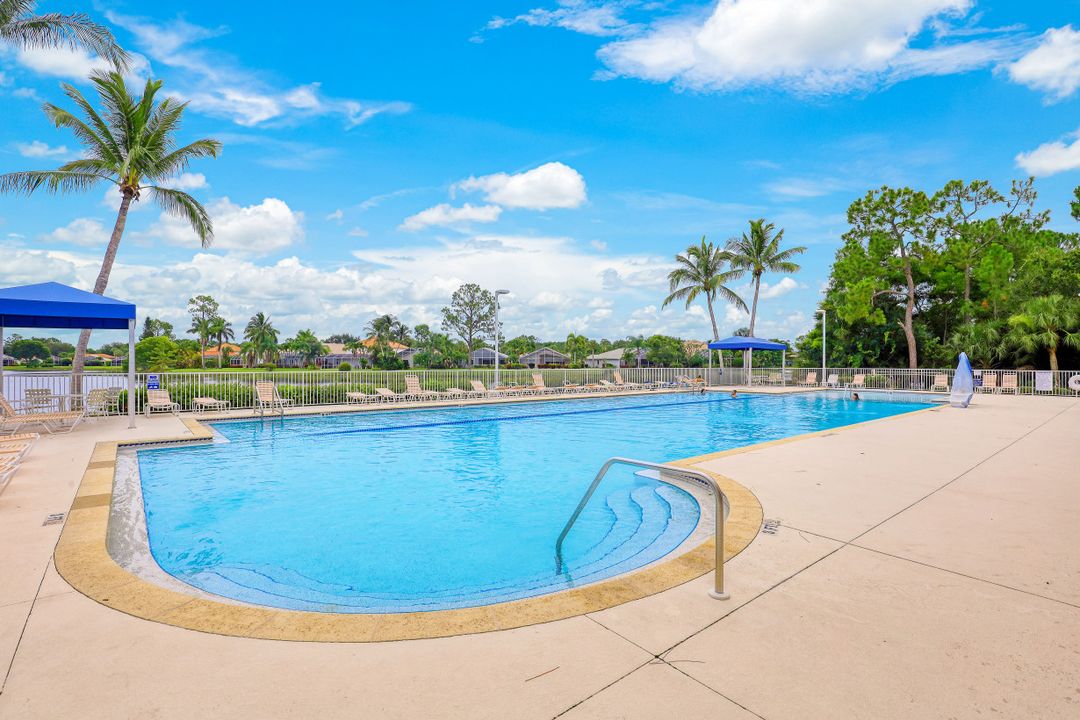 7920 Leicester Dr, Naples, FL 34104