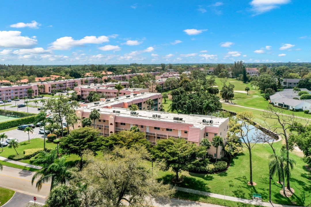 100 Forest Lakes Blvd #112, Naples, FL 34105