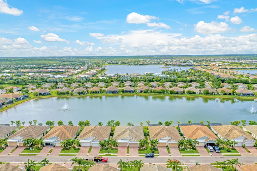 14708 Edgewater Cir, Naples, FL 34114