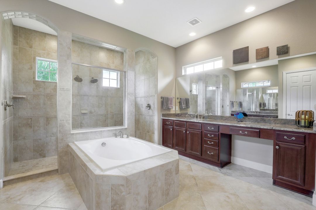 9424 Copper Rock Ct, Naples, FL 34120