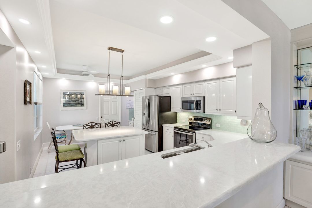 242 Edgemere Way E, Naples, FL 34105